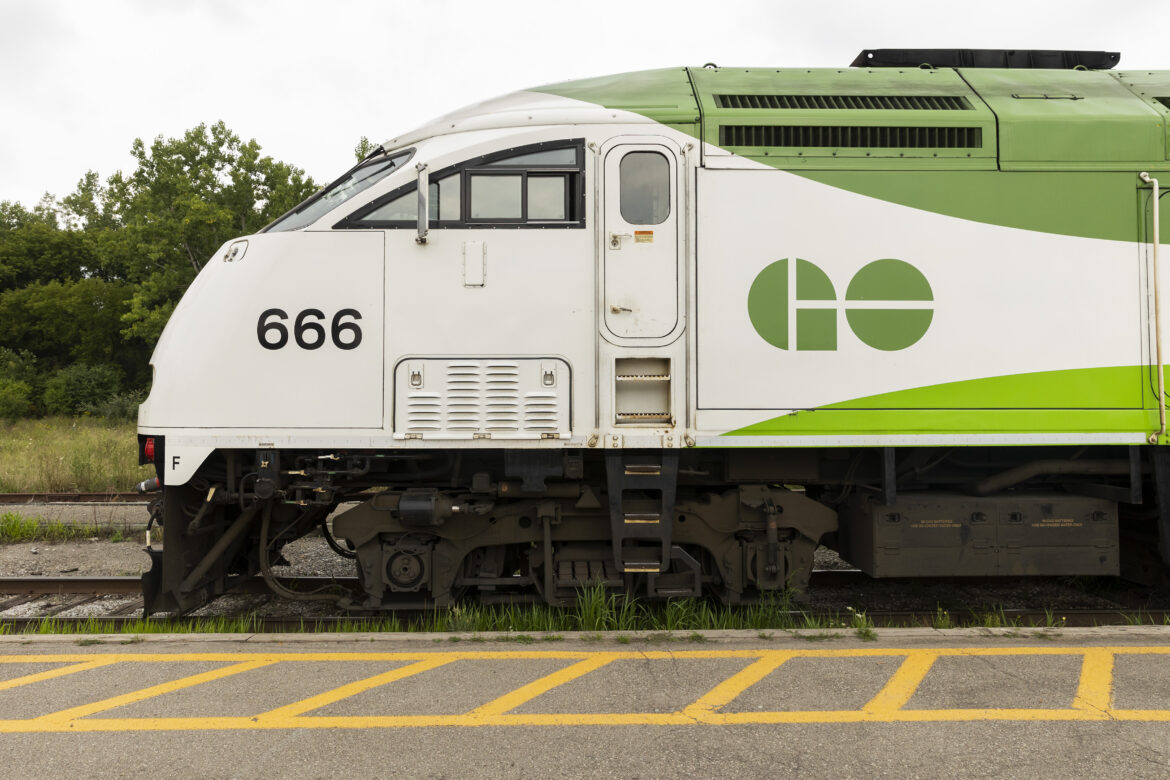 Ont-Rail-Stoppage-Commuters 20240825