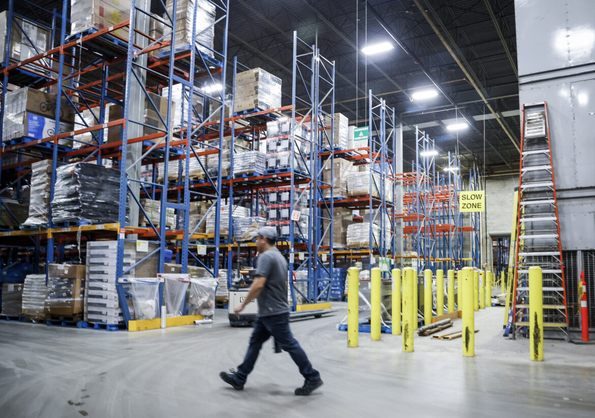 Unifor-Walmart 20240909