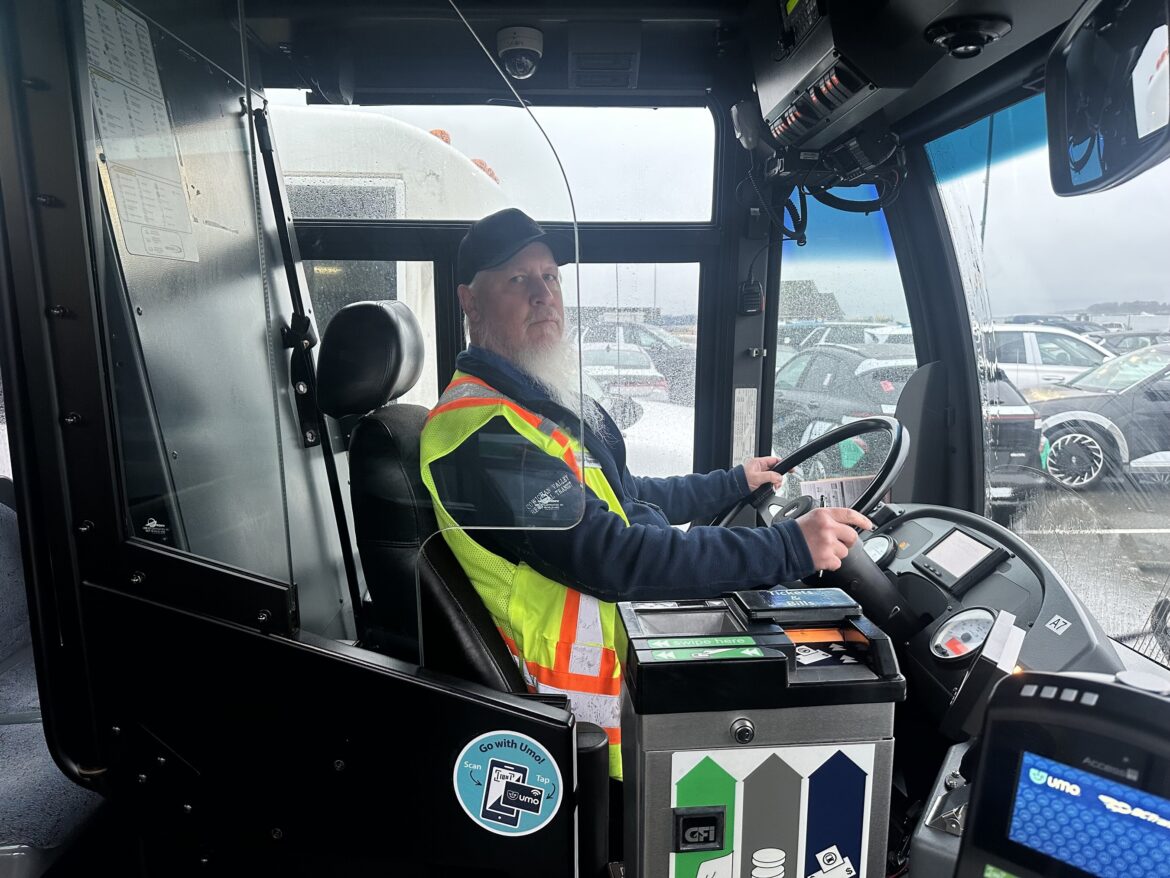 Unifor-Transdev operators- mechanics- and cleaners in Cowichan V