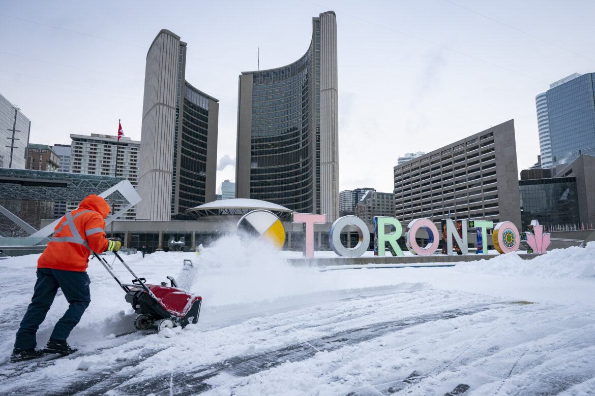 Ont-Toronto-Workers 20250327