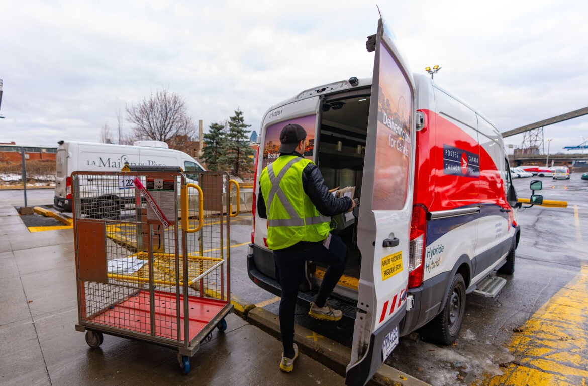CANADA-POST-STRIKE 20241217