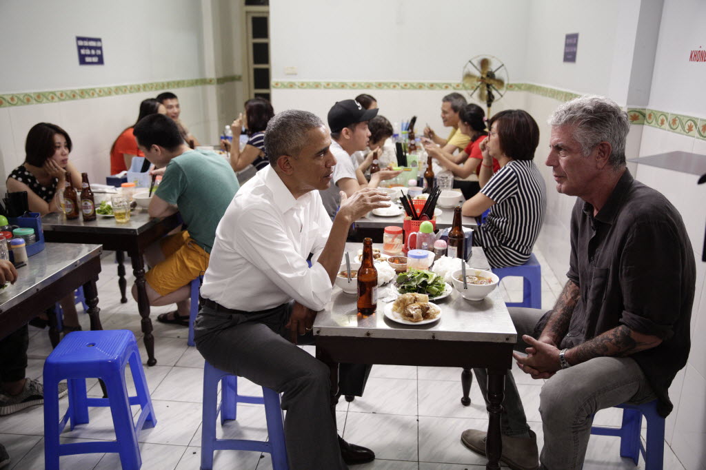 President_Barack_Obama_with_Anthony_Bourdain_at_Bún_cha_Huong_Lien_Restaurant_in_Hanoi_Vietnam