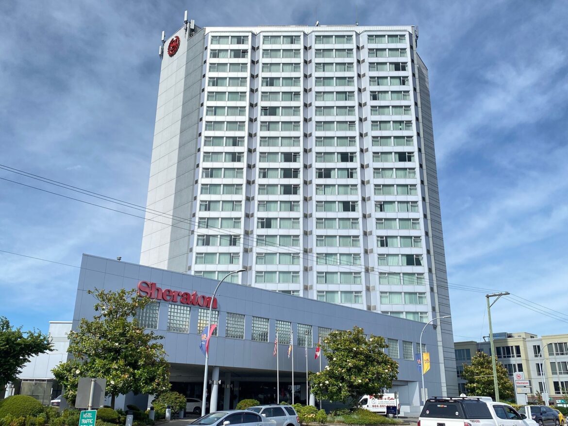 Unifor-Sheraton Vancouver Guildford workers on strike for fair w