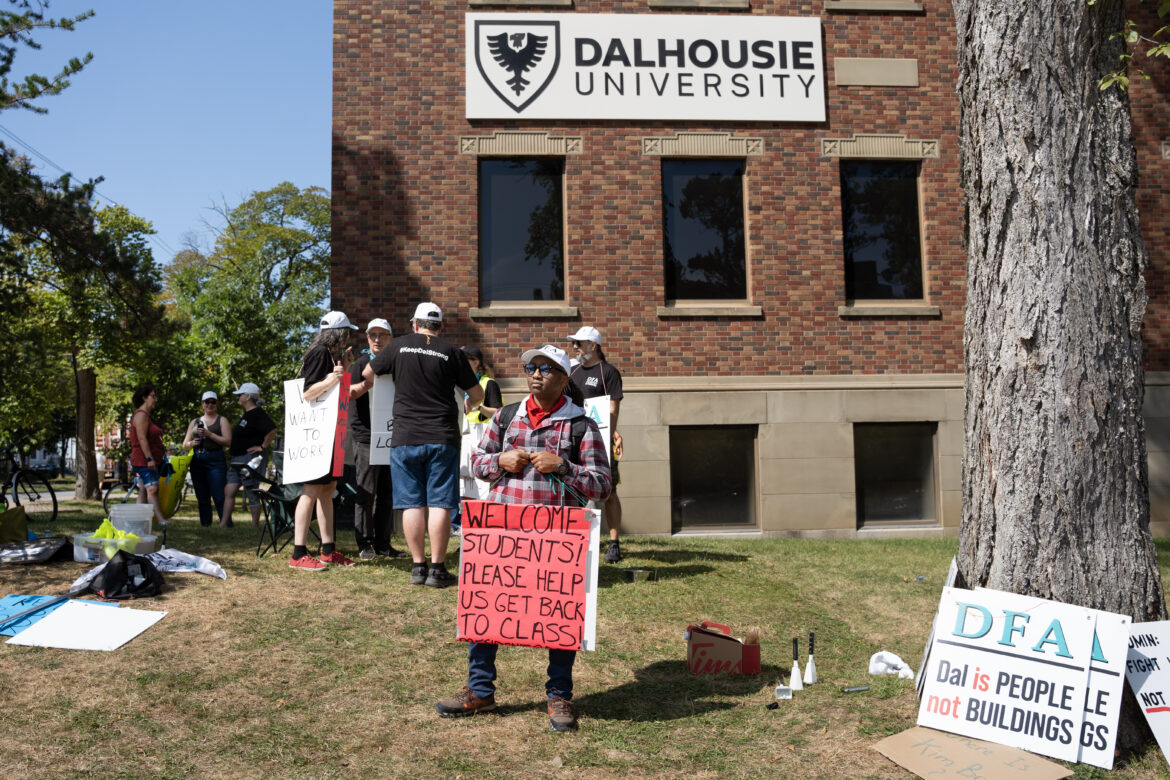 NS-Dalhousie-Lockout 20250905
