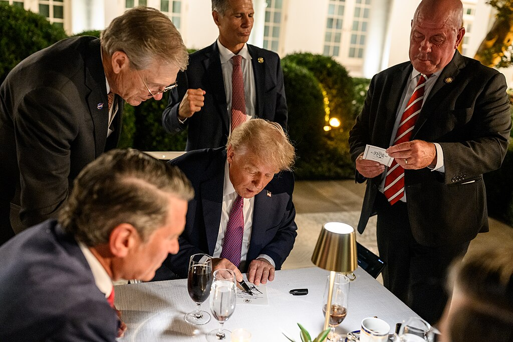 P20250905DT-2306_President_Donald_Trump_hosts_a_dinner_in_the_newly_renovated_White_House_Rose_Garden